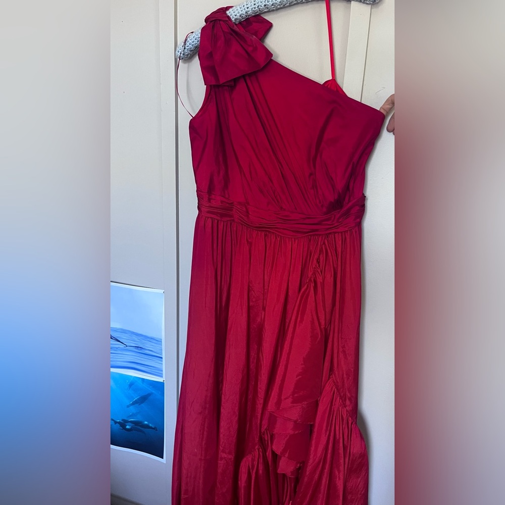 Mac Duggal red solid colored one shoulder formal gown size 12 • black tie dress - Picture 6 of 12
